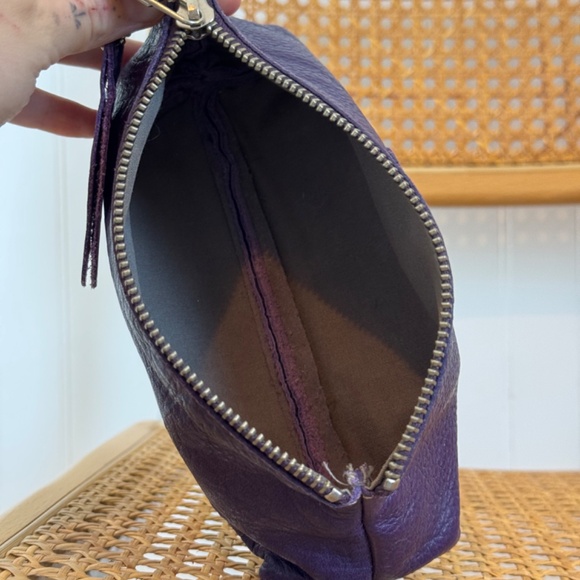 Vintage Roots Leather Pouch - Picture 2 of 7